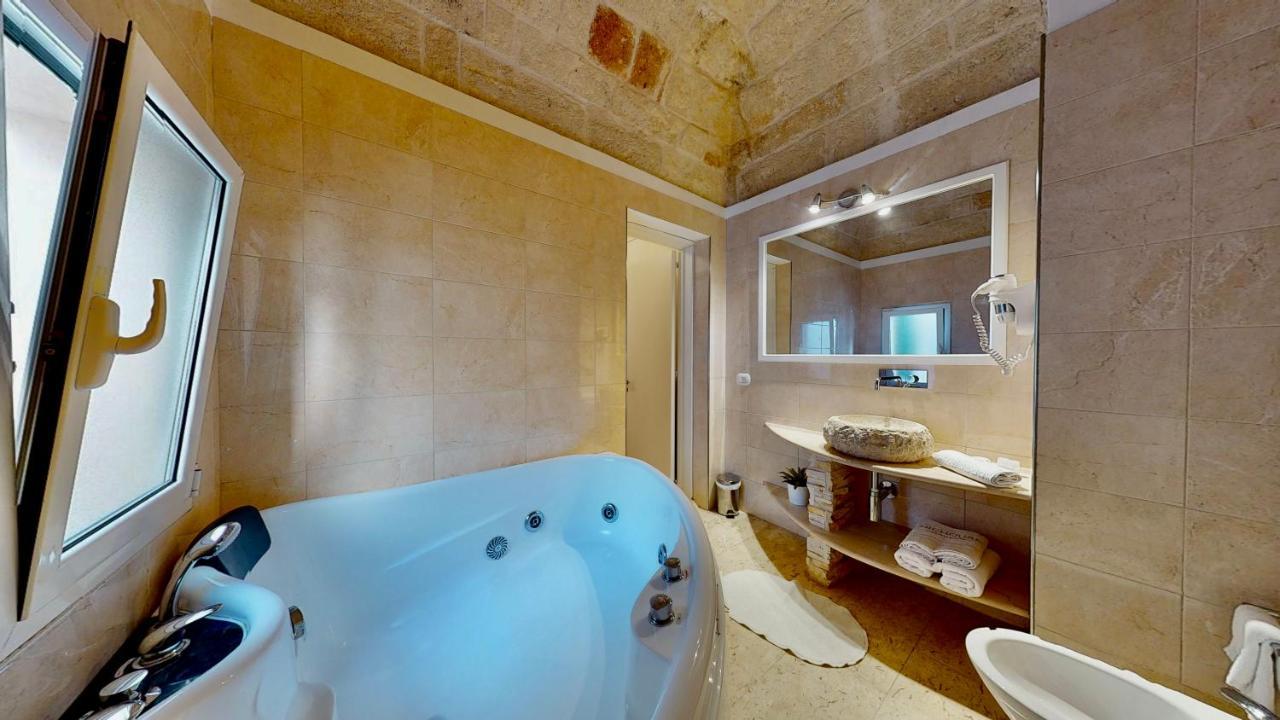 Chichouse Hotel โมโนโปลี ภายนอก รูปภาพ